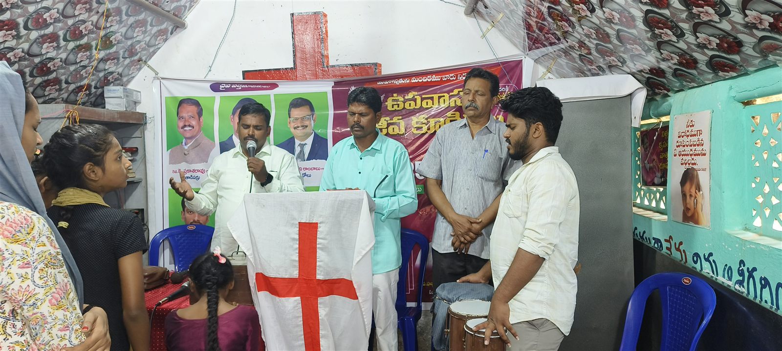పాస్టర్లు మరియు పరిచారకులతో ప్రత్యేక ప్రార్థనా కూడిక